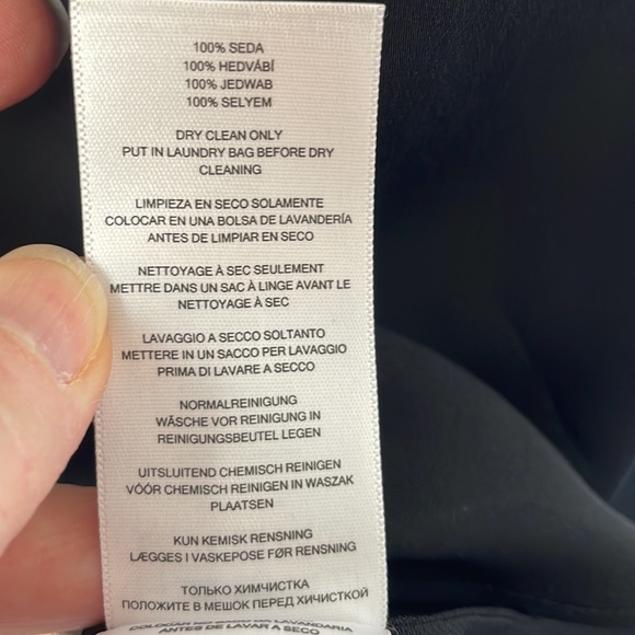 MICHAEL Michael Kors Black Blouse w/Deep V-Back Pleat & Gold Chain - Size XS - Picture 12 of 12